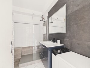 Shower, hair dryer - Apartment for 3, 100m from the beach (St-Brévin-l’Océan)
