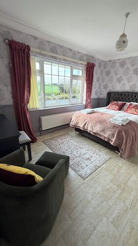 Luxury Country Farmhouse with Hot Tub & Stunning Views near Ardee