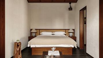 Superior Double Room, 1 King Bed, Private Bathroom, Courtyard View
