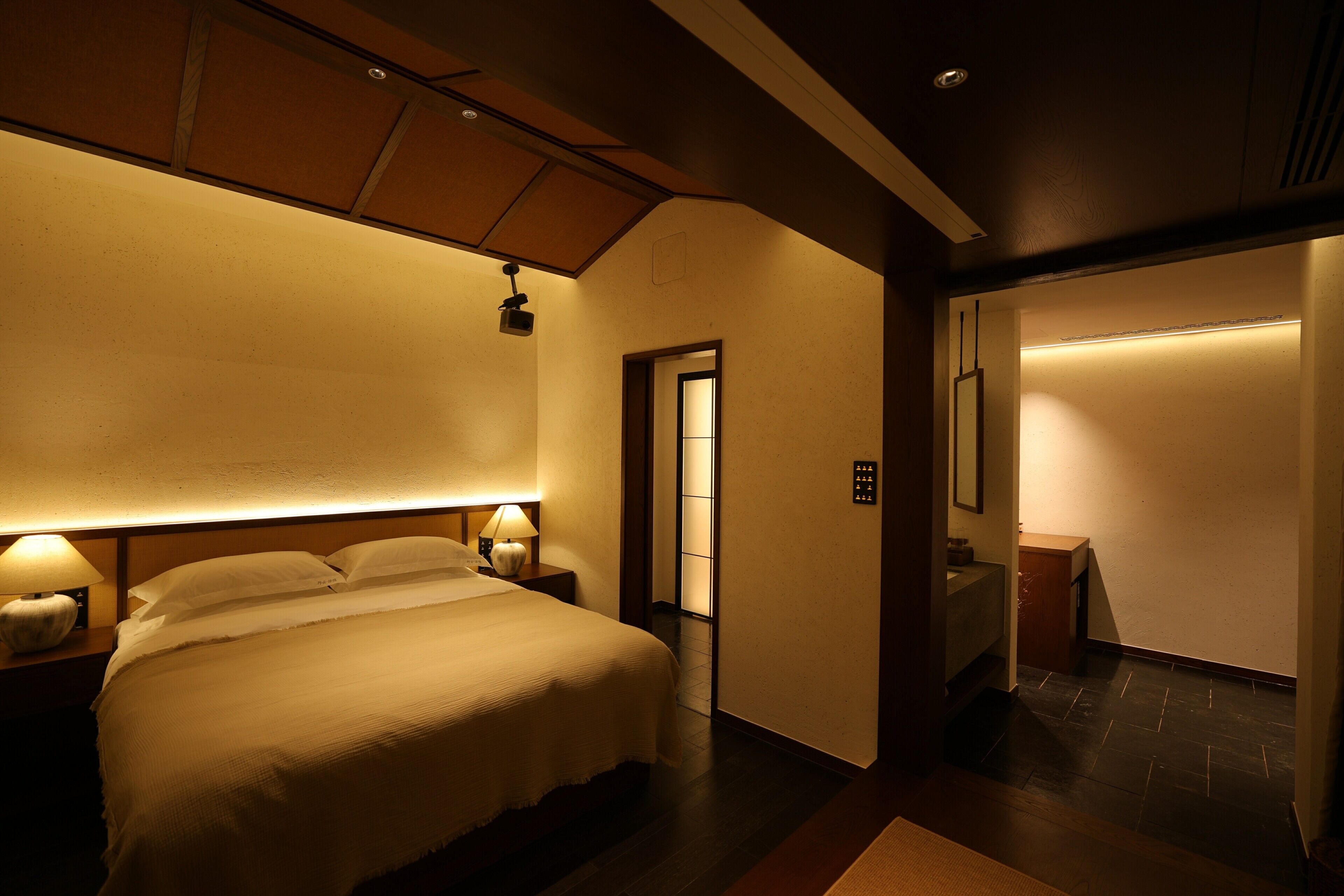 Superior-dobbeltværelse - 1 kingsize-seng - privat badeværelse - udsigt til gårdsplads