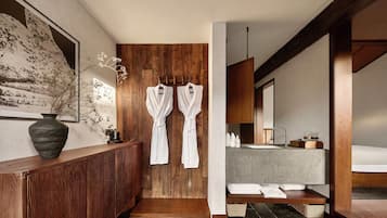 Superior Double Room, 1 King Bed, Private Bathroom, Courtyard View