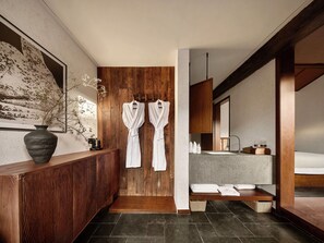 Superior Double Room, 1 King Bed, Private Bathroom, Courtyard View - XINGYUN TANGYIN (Datong)