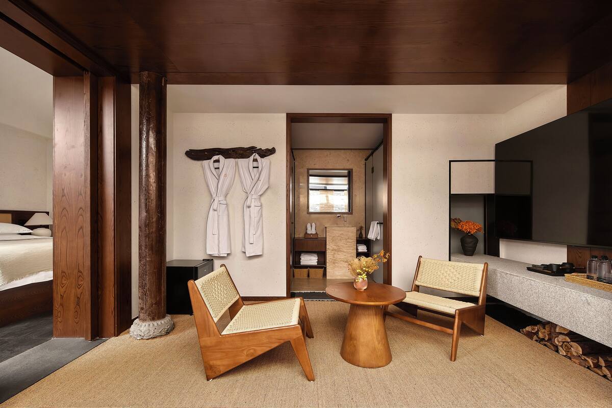 Superior Double Room, 1 King Bed, Private Bathroom, Courtyard View | Minibar (free items), blackout drapes, soundproofing
