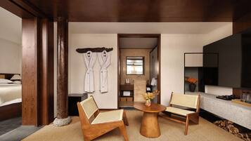 Superior Double Room, 1 King Bed, Private Bathroom, Courtyard View | Minibar (free items), blackout drapes, soundproofing