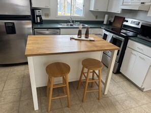 Private kitchen - Serene and Comfortable Suburban Hideaway (Lower Sackville)