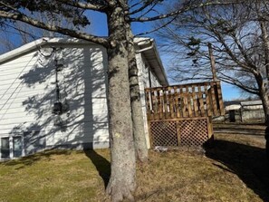 Property grounds - Serene and Comfortable Suburban Hideaway (Lower Sackville)