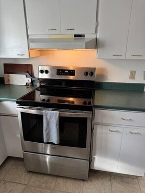 Private kitchen - Serene and Comfortable Suburban Hideaway (Lower Sackville)