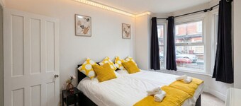 Equipped with parking, fast Wi-Fi and long-stay discounts