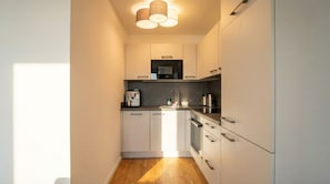 Basic Apartment | Private kitchen - Central Vienna Modern 1BR Apt Balcony (Wien)