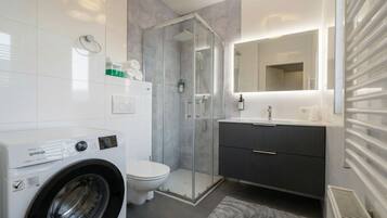 Basic Apartment | Bathroom