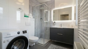 Basic Apartment | Bathroom - Central Vienna Modern 1BR Apt Balcony (Wien)