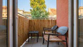Basic Apartment | Terrace/patio