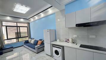 Standard Suite, City View | Private kitchen