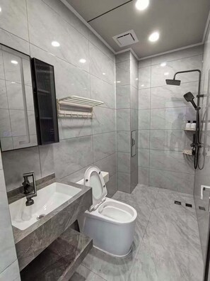 Bathroom - Jinye Sea View Apartment (Lingshui)