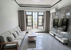 Living room - Jinye Sea View Apartment (Lingshui)