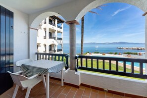 Outdoor dining - Cargol De Mar, sea views and pool (L'Escala)