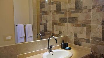 Suite, Balcony, Ground Floor | Bathroom