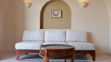 Comfort Suite, Balcony, Mountain View | Interior