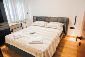 2 bedrooms, free WiFi, bed sheets - Modern Apartment With Balcony in the Center (Drnis)