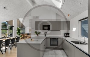 Fridge, microwave, stovetop, dishwasher - Pet friendly home in Faaborg with sauna (Faaborg)
