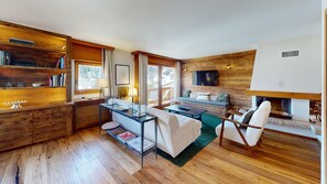 Living area - Chesa Tschuetta is located in a quiet, elevated position in the village of Celer (Celerina/Schlarigna)