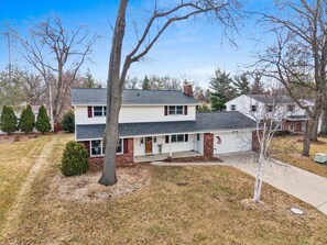 Exterior - Ultimate GB Stay-Titletown- Near Park (Green Bay)