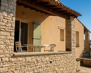 Outdoor dining - La villa Cigalière, pets welcome (Tulette)