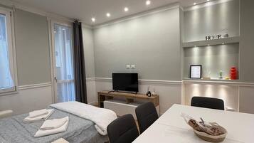 3 habitaciones, tabla de planchar con plancha, wifi y ropa de cama