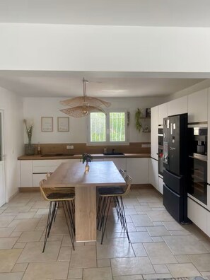 Dining - Sunny villa with pool - South of France (PEYNIER)