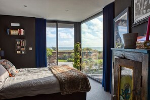 5 habitaciones, tabla de planchar con plancha, wifi y ropa de cama 