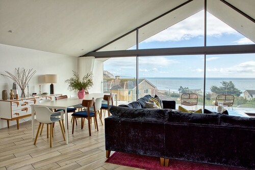 5 bedroom Modern beach house hot tub and sauna massive sea views beach access