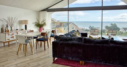 5 bedroom Modern beach house hot tub and sauna massive sea views beach access