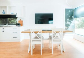 Dining - Mary Cabin | Saumarez Homestead (Armidale Regional Council)