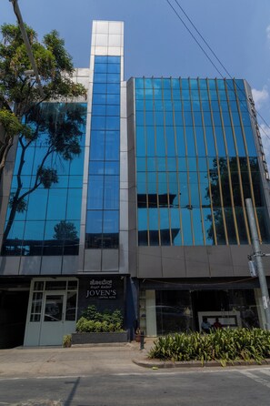 Exterior - Jovens Central Hotel (Bengaluru)
