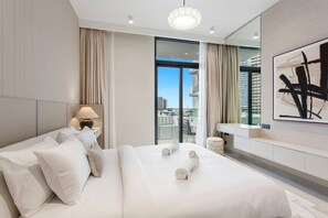 Desk, iron/ironing board, travel cot, WiFi - Cozy 1Bedroom w/ Rooftop Pool & Sauna in JVC (Dubai)