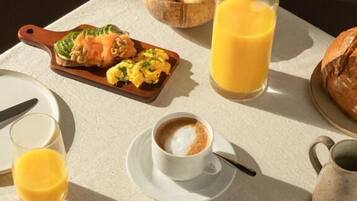 Free daily buffet breakfast