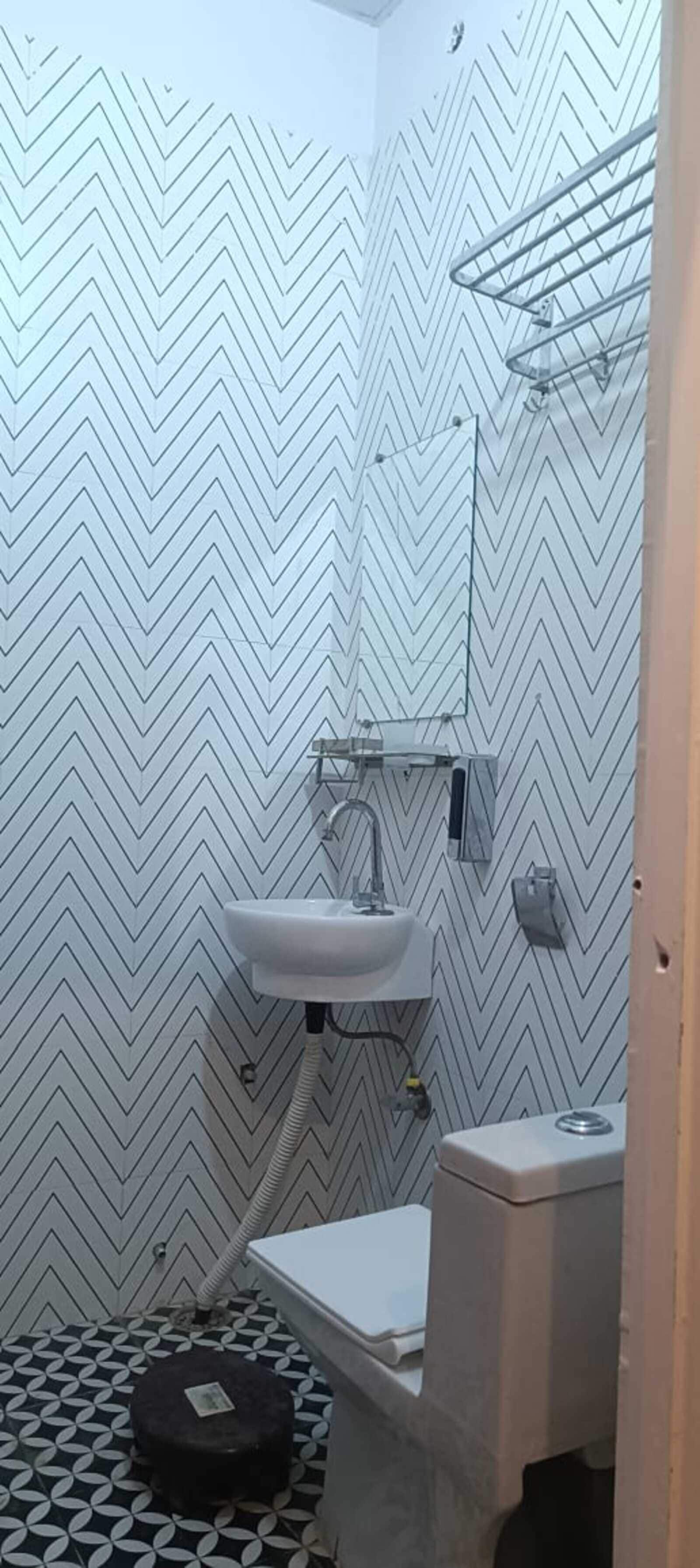 Habitación familiar | Baño | Ducha y toallas