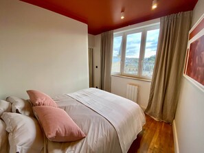 Bügeleisen/Bügelbrett, Reisekinderbett, WLAN, Bettwäsche