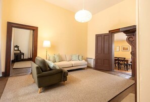 Living area - Thomas House | Saumarez Homestead (Armidale Regional Council)