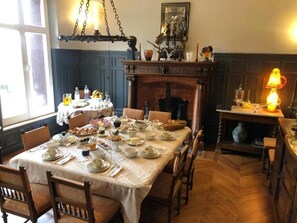 Dining - Château de Puymoger (JAVERLHAC-ET-LA-CHAPELLE-SAINT-ROBERT)