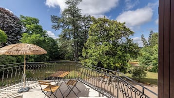 Khu ẩm thực ngoài trời