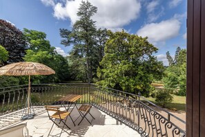 Outdoor dining - Château de Puymoger (JAVERLHAC-ET-LA-CHAPELLE-SAINT-ROBERT)
