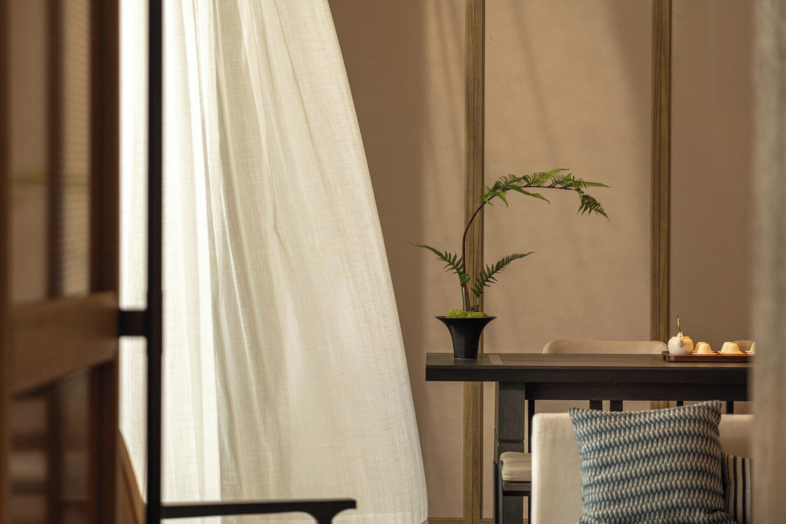 Luxury Suite, Hill View