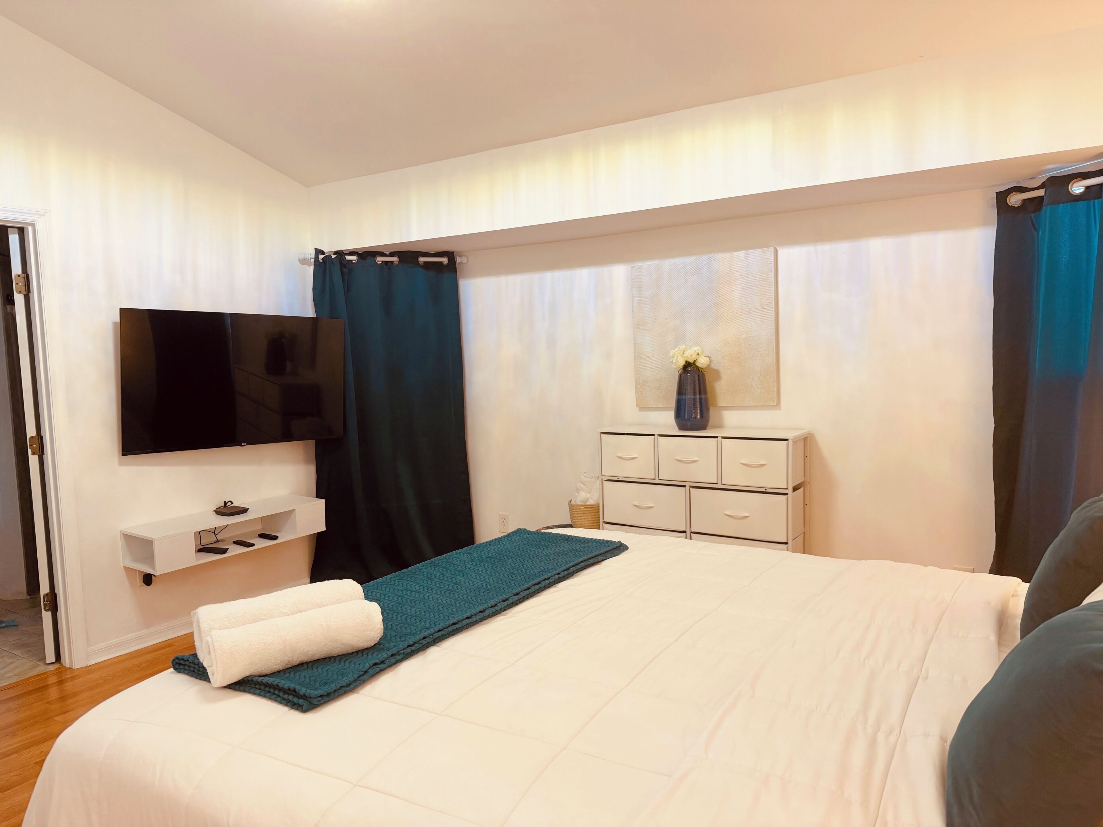 3 bedrooms, iron/ironing board, WiFi, bed sheets