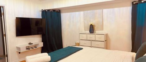 3 bedrooms, iron/ironing board, WiFi, bed sheets