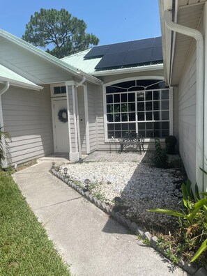 Exterior - Cozy 3-bedroom house in tranquil Port St. Lucie with AC (Port St. Lucie)