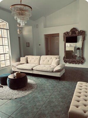 Living area - Cozy 3-bedroom house in tranquil Port St. Lucie with AC (Port St. Lucie)