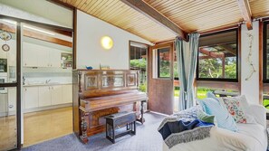 Interior - Beach Shack Hideaway Balnarring - Perfect beach hideaway set amongst nature (Balnarring Beach)