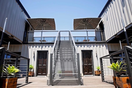 外観. The Sky Suites - Luxury Station Stay Accommodation in Outback NSW