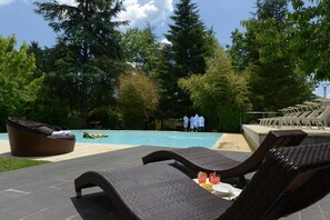 Indoor pool, outdoor pool, open 9:00 AM to 8:00 PM, pool loungers - Atlantic Park Hotel (Fiuggi)